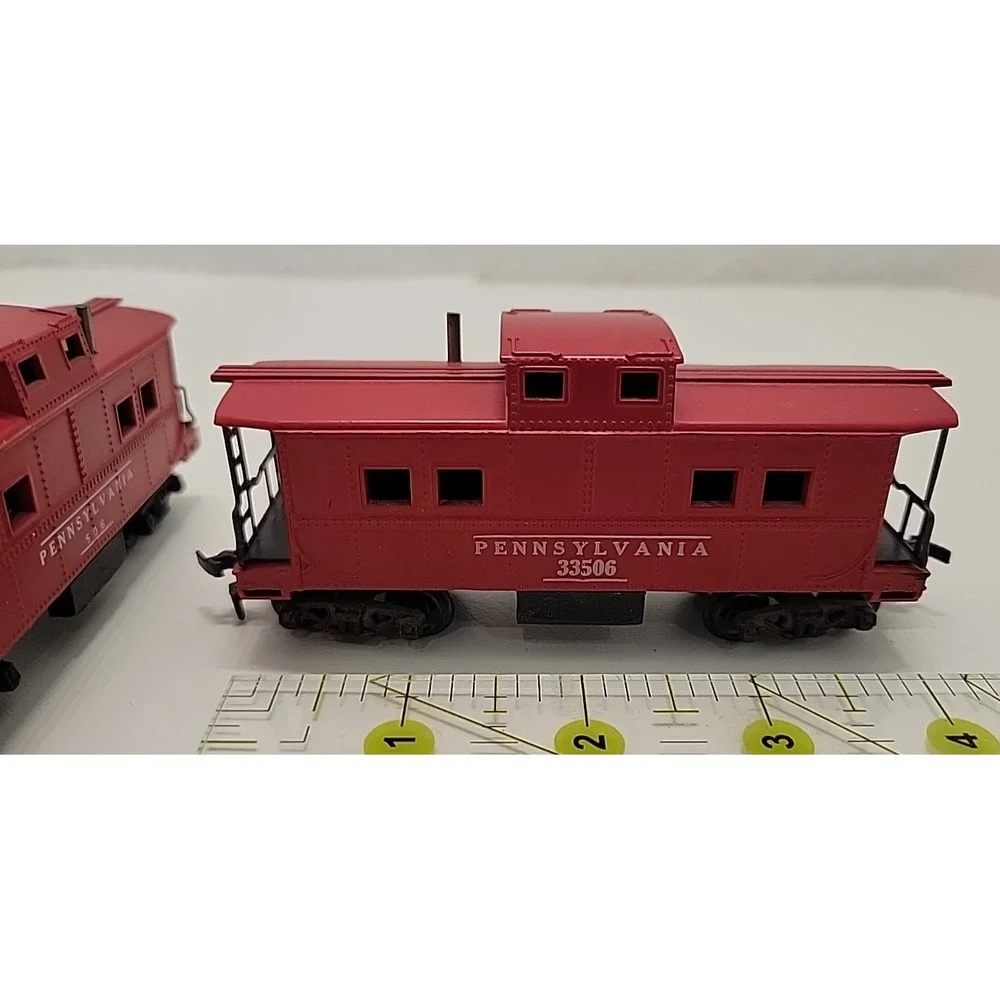 Vintage HO SCALE PENNSYLVANIA 506 CABOOSE & 33506